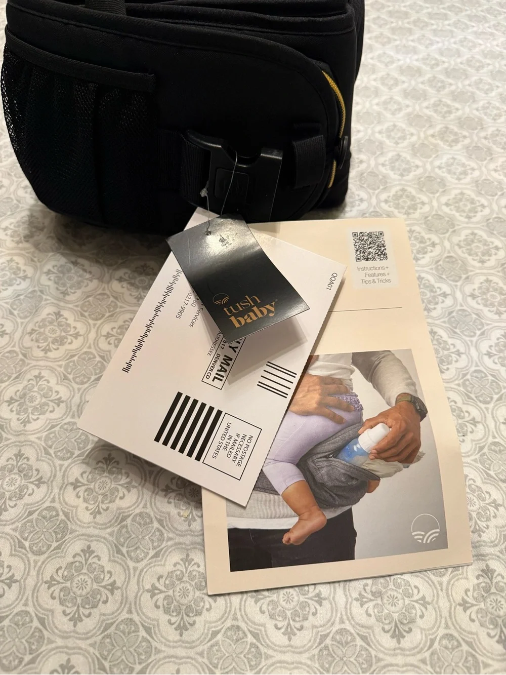 The Tushbaby™ Hip Carrier Black/Gold